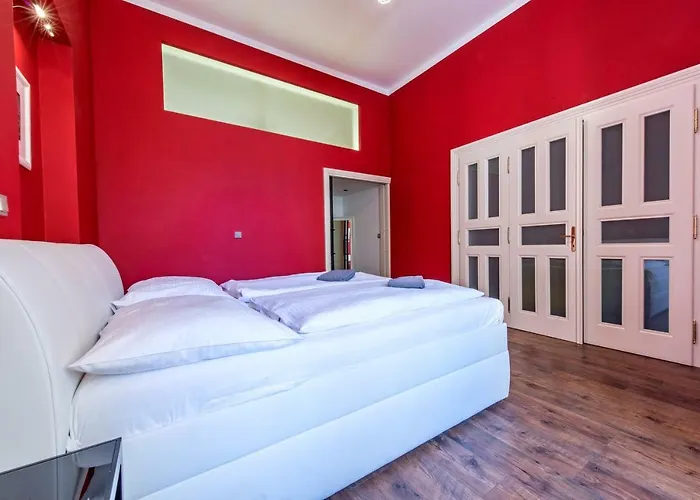 ✰downtown Grand - Old Town Location✰